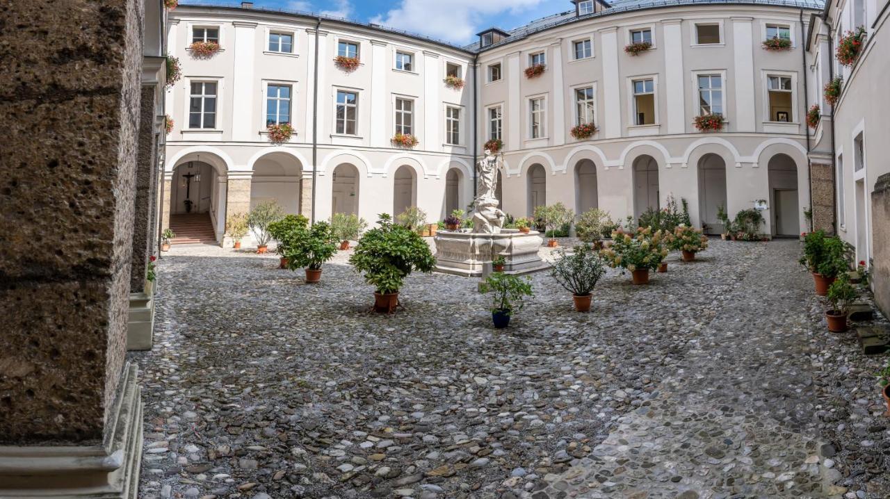 Gästehaus im Priesterseminar Salzburg Exterior foto
