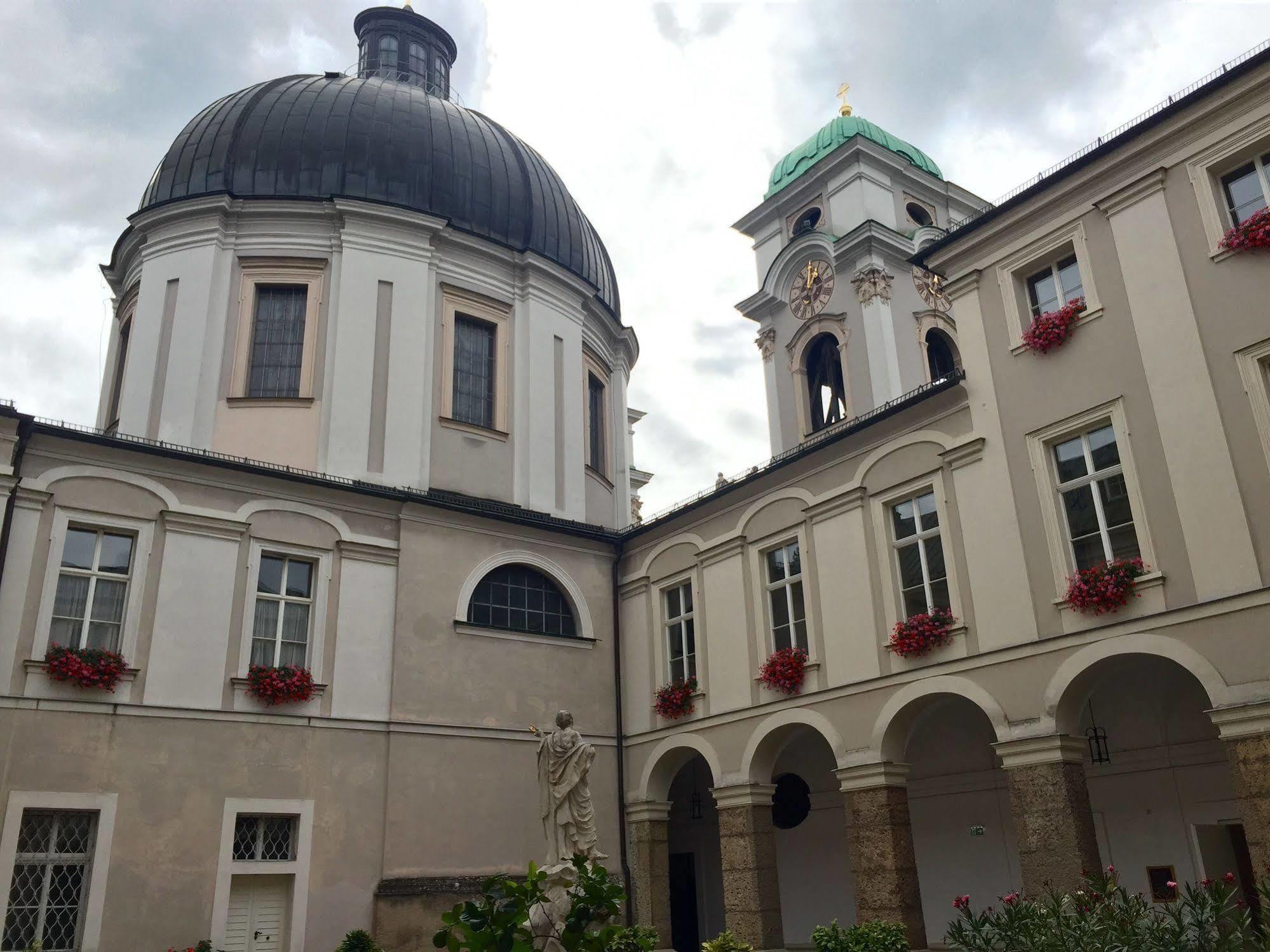 Gästehaus im Priesterseminar Salzburg Exterior foto